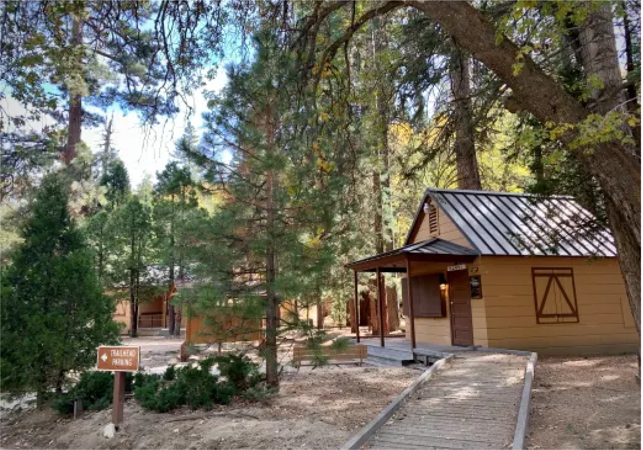 A picture of the front entrance to the Barton Flats Visitor Center