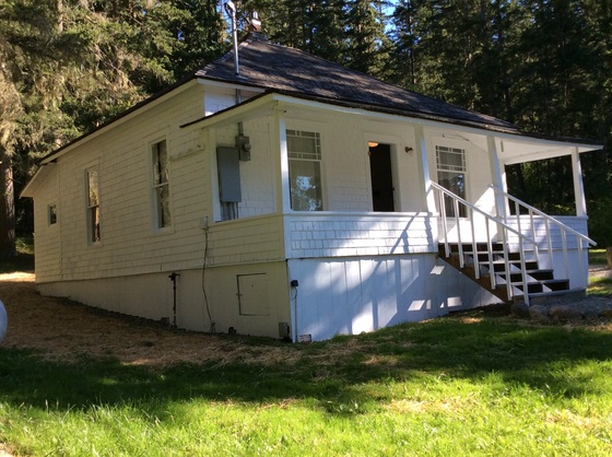 Front and side of Louella Cabin