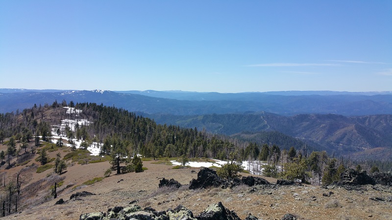 View over the mountaintops of the Chancellula Wilderness area on the Shasta-Trinity National Forest