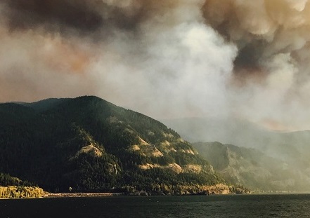 A huge plume of smoke along the Columbia River