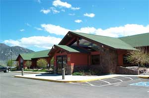 [photo] Butte Ranger District office building and parking lot.