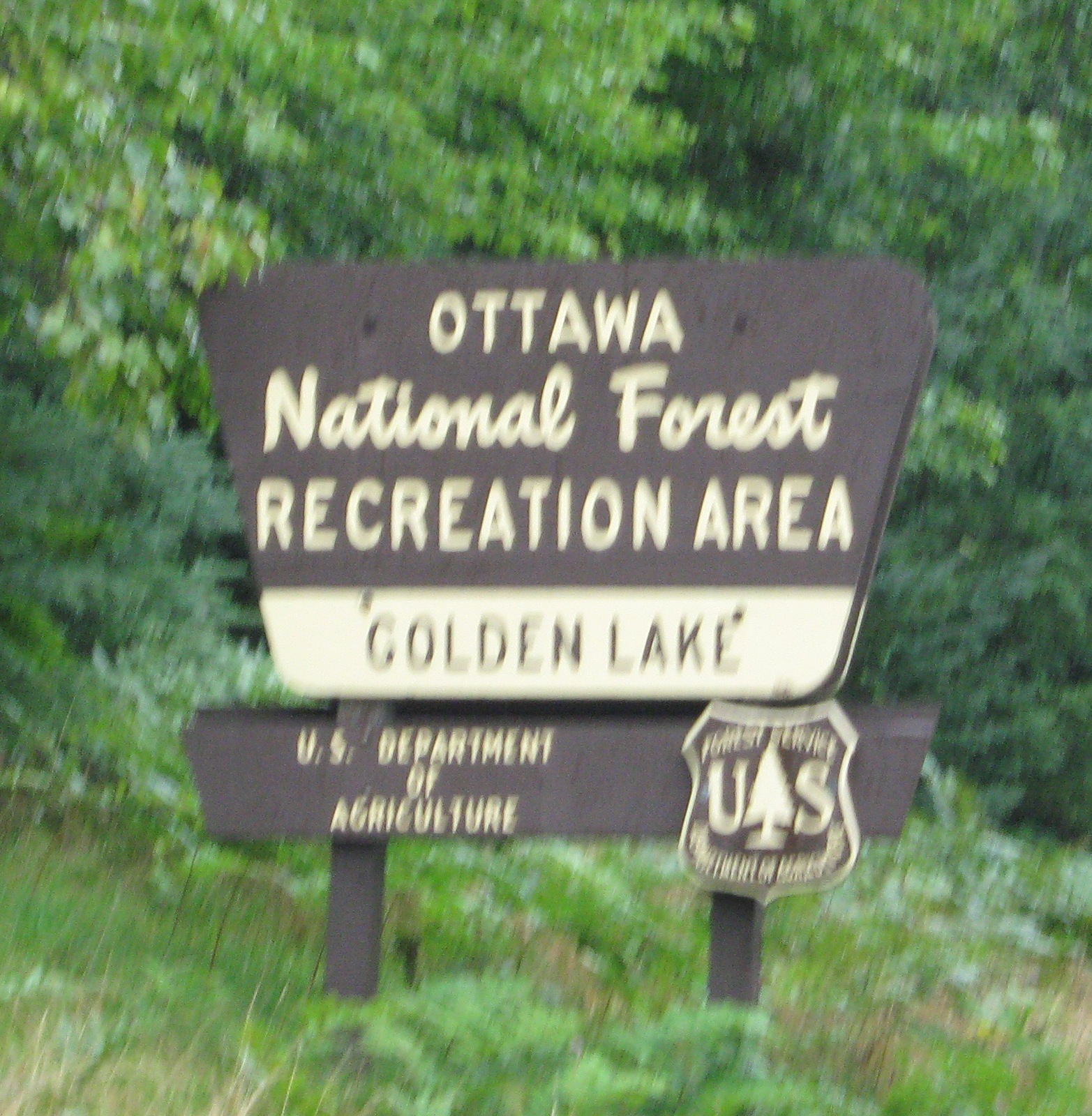 Sign to Golden Lake Campground