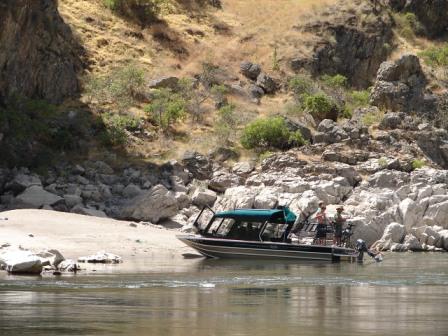Private powerboat fishing on the Snake River