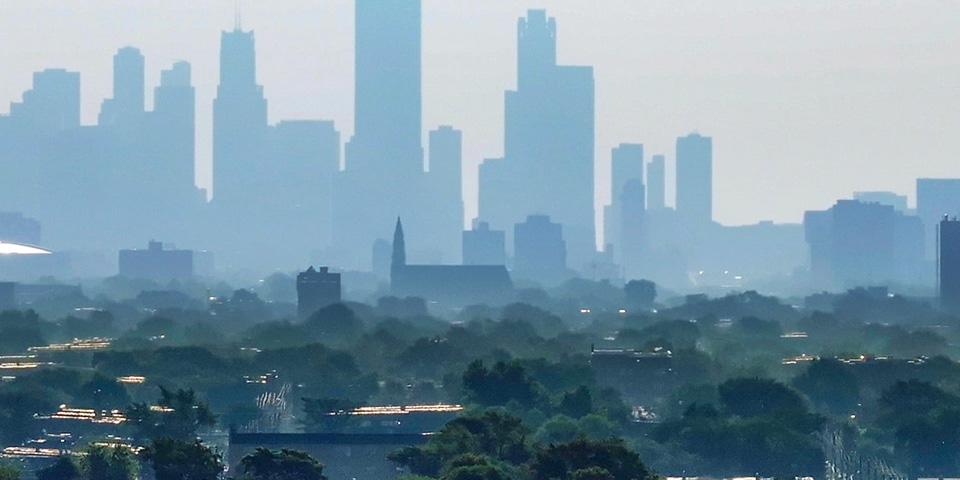 A view of the hazy Chicago skyline.