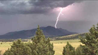 6.13.19 Lightening Striking Canyon Mountain.jpg 6.13.19 Lightening Striking Canyon Mountain