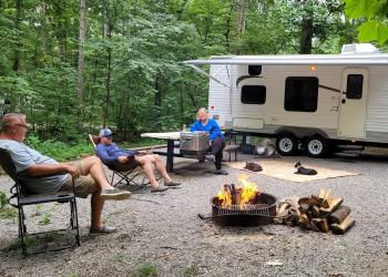 Campers at Lake Glendale