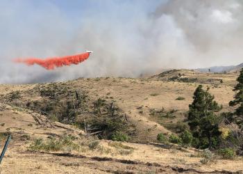 A single engine air tanker drops retardant over the Aristocrat Fire.
