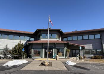 Front of the Klamath Ranger District building